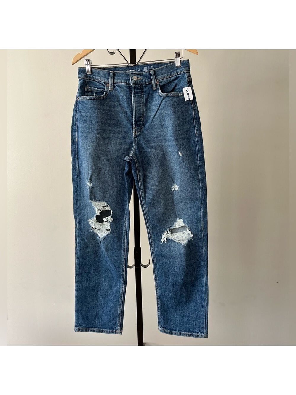 Old Navy Extra High Rise Ski-Hi Straight Distressed Jeans, Size 6 Petite.